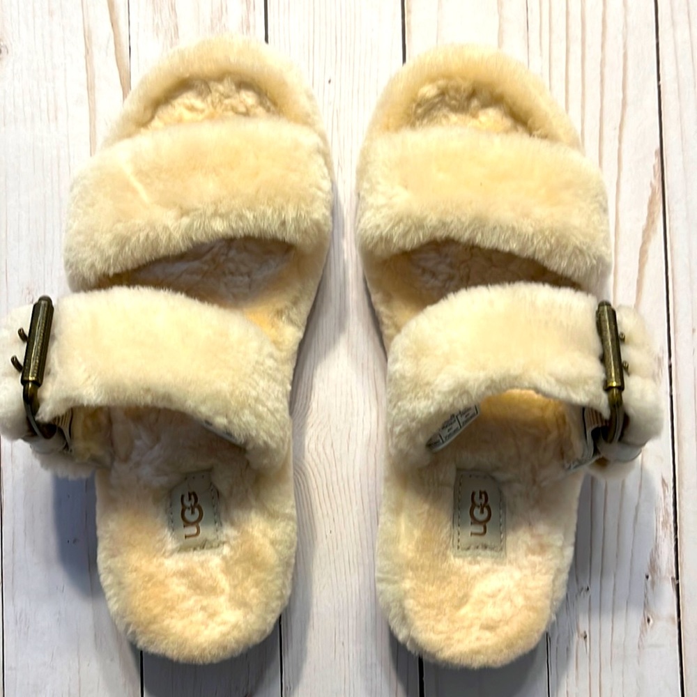 UGG Women’s Fuzz Yeah Slippers Beige size 7